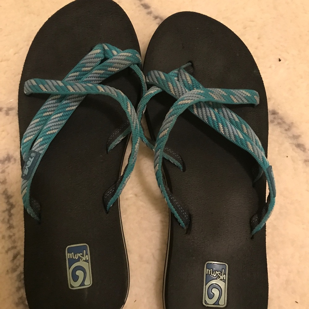 Olowahu teva flip flops